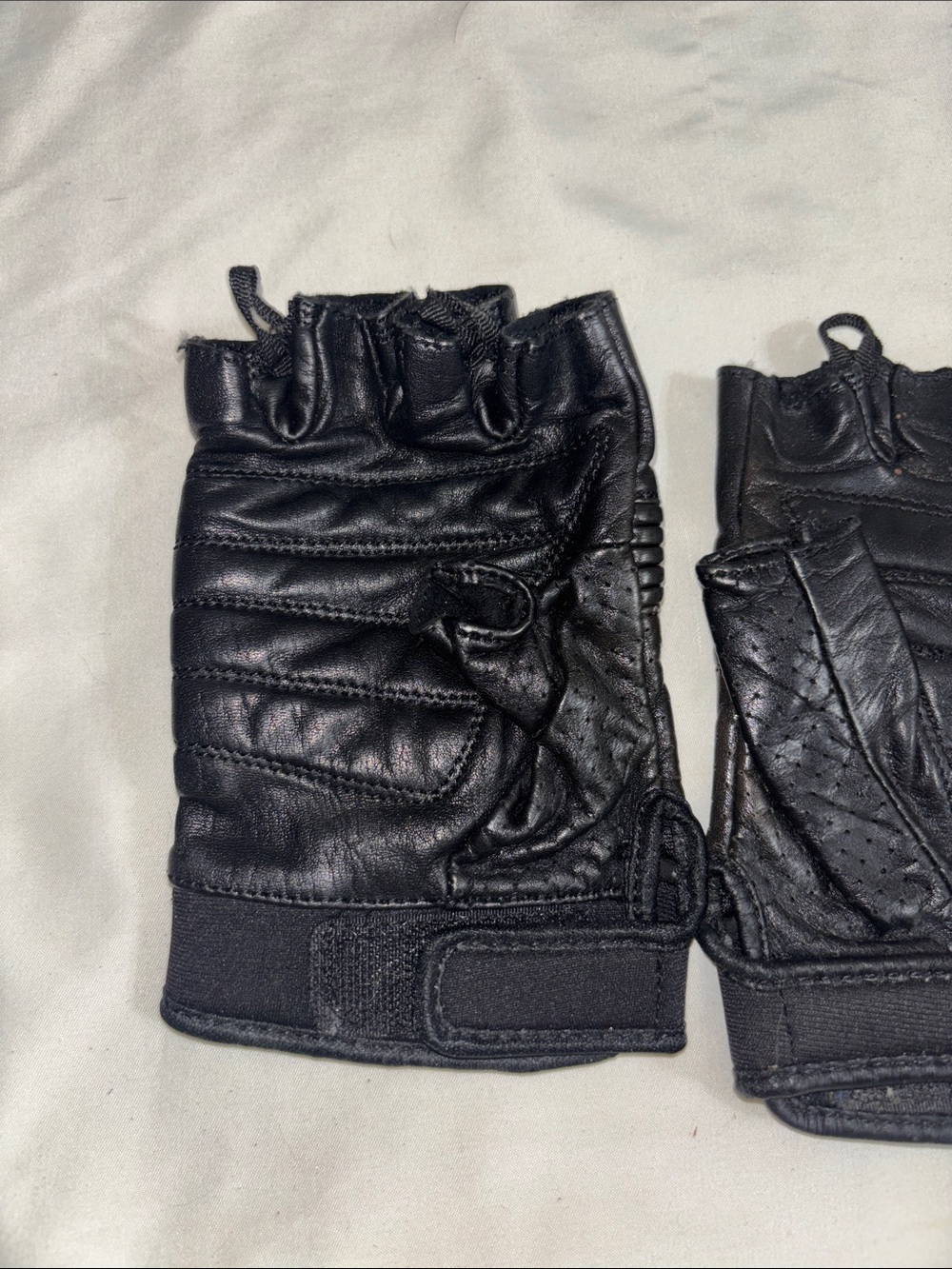 Harley-Davidson Black Half-Finger Perforated Leather Riding Gloves - Picture 3 of 4